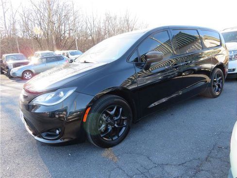 Used 2020 Chrysler Pacifica Touring w/ S Appearance Package image 15