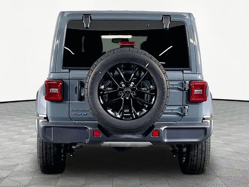 Used 2025 Jeep Wrangler Unlimited Sahara AWD/4WD image 5