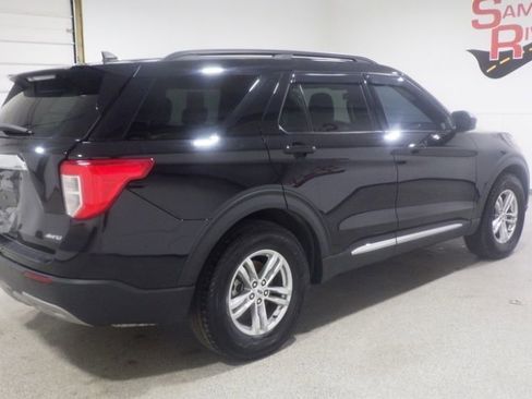 Used 2023 Ford Explorer XLT w/ Equipment Group 202A AWD/4WD image 4