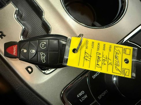 Used 2013 Jeep Grand Cherokee Overland AWD/4WD image 39