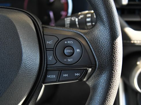 Used 2024 Toyota RAV4 XLE image 31