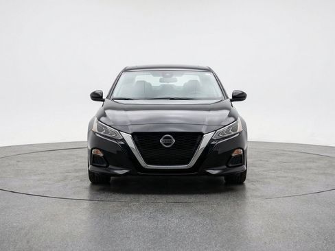 Used 2025 Nissan Altima 2.5 SV FWD image 2