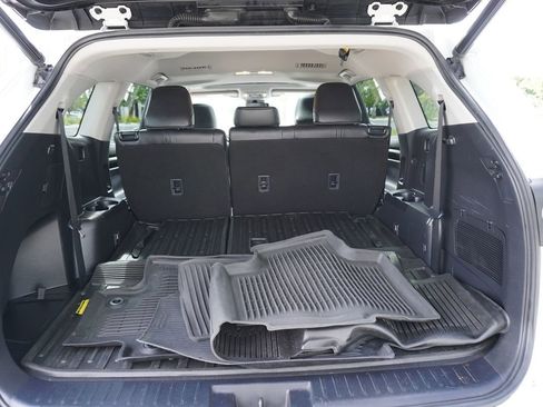 Used 2022 Toyota Highlander XLE image 14