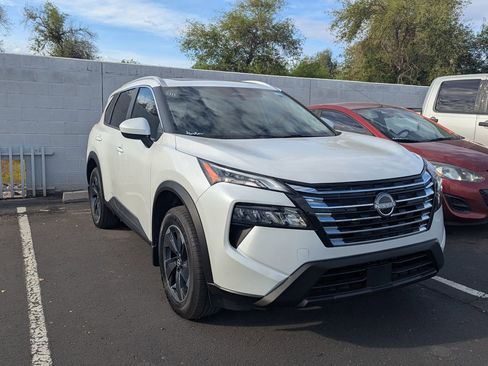 Certified 2025 Nissan Rogue SV w/ SV Premium Package image 4