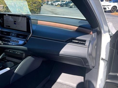 Used 2025 Lexus ES 300h w/ Premium Package image 18