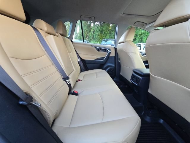 Used 2019 Toyota RAV4 XLE Premium FWD image 15