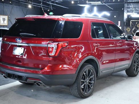 Used 2018 Ford Explorer XLT w/ Equipment Group 202A image 7