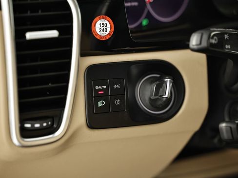 Certified 2022 Porsche Cayenne Turbo AWD/4WD image 21