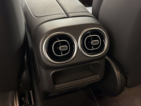 Used 2025 Mercedes-Benz GLC 350e 4MATIC image 26