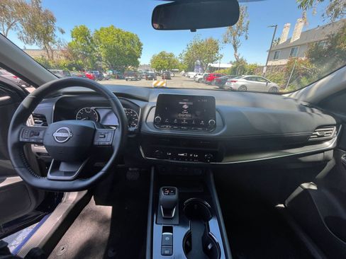Used 2025 Nissan Rogue SV FWD image 35