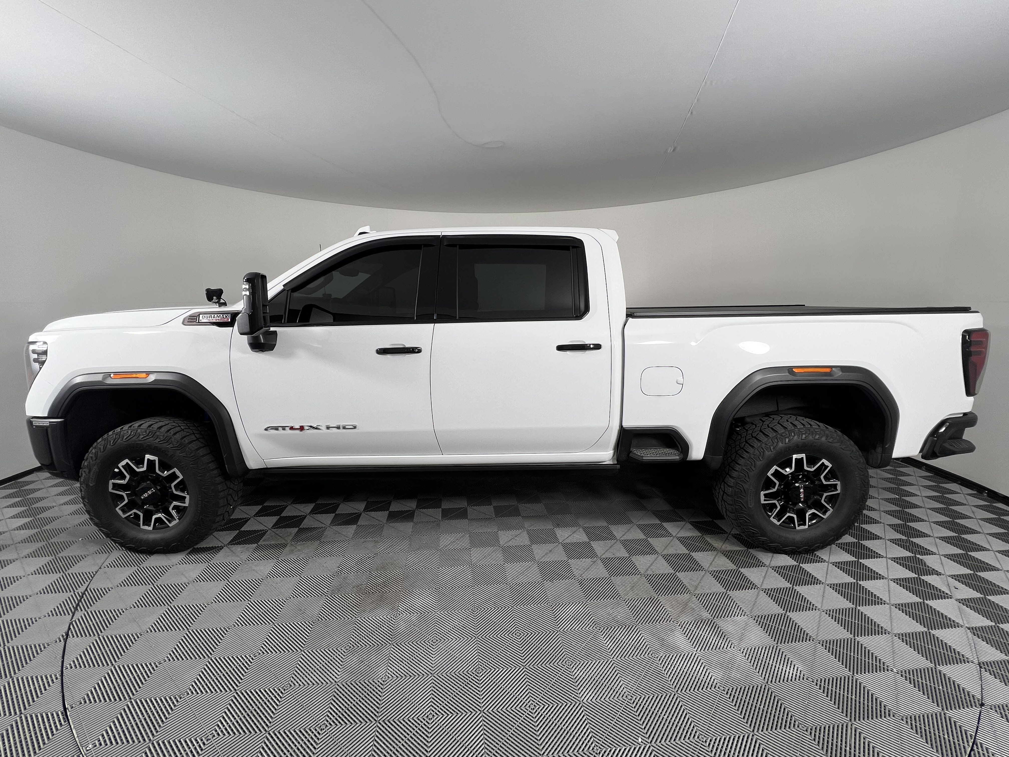 Used 2024 GMC Sierra 2500 AT4X AWD/4WD image 9