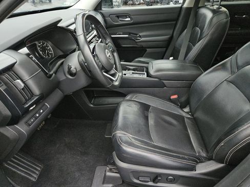 Used 2022 Nissan Pathfinder SV w/ SV Premium Package image 23