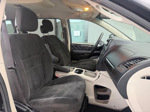 Used 2016 Dodge Grand Caravan SXT w/ Rear Park Assist Package FWD image 10