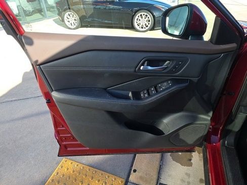 Used 2023 Nissan Rogue SL w/ SL Premium Package image 12