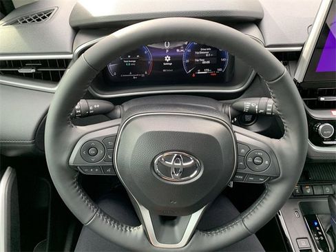 Used 2026 Toyota Corolla Cross XLE image 19