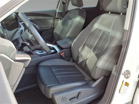 Used 2025 Audi Q5 Premium w/ Convenience Package image 12