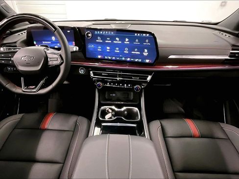 Used 2025 Chevrolet Traverse RS w/ LPO, Floor Liner Package AWD/4WD image 14