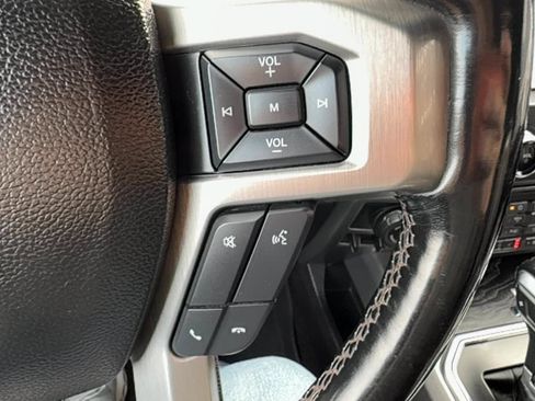 Used 2018 Ford F150 Platinum w/ Equipment Group 701A Luxury AWD/4WD image 17
