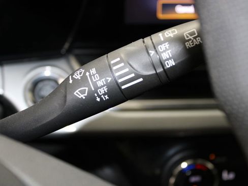 Used 2025 Chevrolet Trax LT image 33