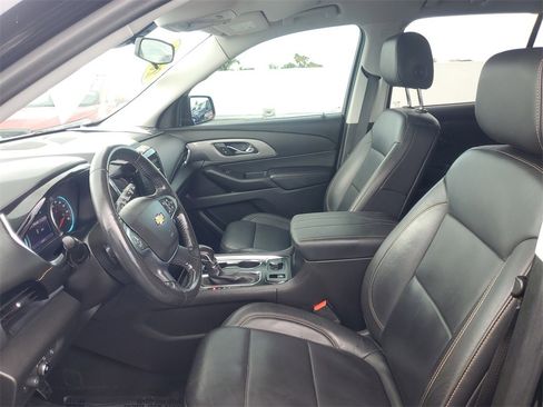 Used 2021 Chevrolet Traverse LT image 17