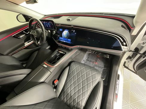 Used 2024 Mercedes-Benz E 350 4MATIC Sedan w/ Airmatic Package image 20
