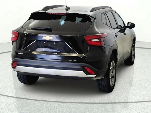 Used 2024 Chevrolet Trax LT w/ Driver Confidence Package FWD image 5