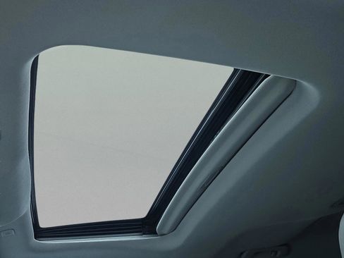 Certified 2023 Toyota Highlander XLE image 27