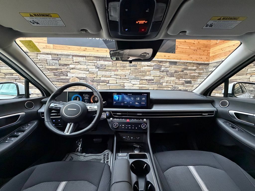 Used 2025 Hyundai Sonata SEL FWD image 16