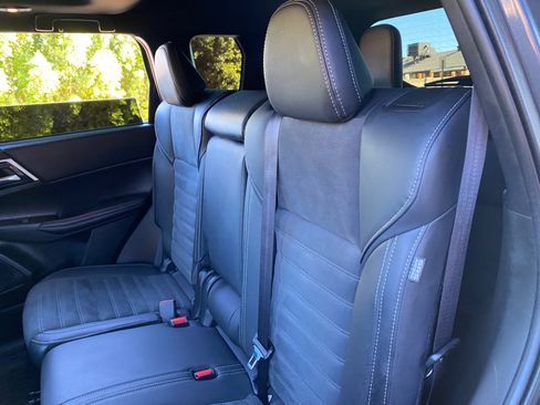 Used 2024 Mitsubishi Outlander SE Black Edition image 37