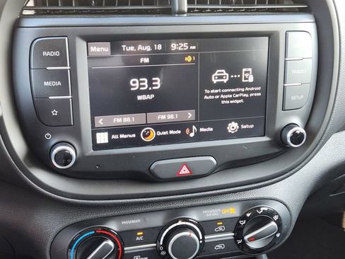 Certified 2025 Kia Soul LX w/ LX Technology Package FWD image 17