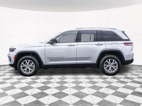 Used 2022 Jeep Grand Cherokee Limited AWD/4WD image 17