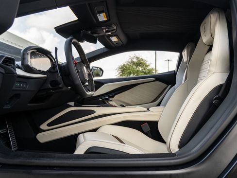 Used 2024 Lamborghini Revuelto AWD/4WD image 24