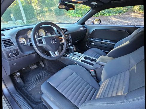 Used 2013 Dodge Challenger SXT image 11