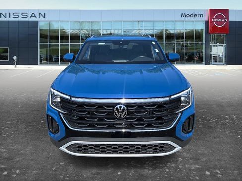 Used 2025 Volkswagen Atlas Cross Sport SE FWD image 2