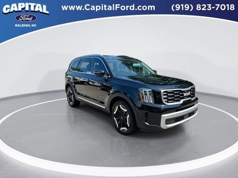 Used 2025 Kia Telluride S AWD/4WD image 2
