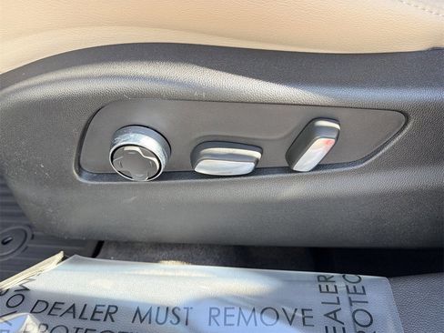 Certified 2025 Cadillac XT4 Premium Luxury image 21