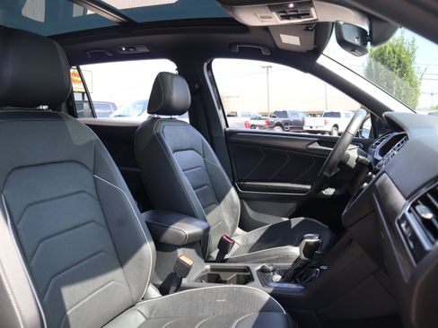 Used 2022 Volkswagen Tiguan SEL R-Line AWD/4WD image 35