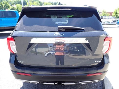 Used 2023 Ford Explorer XLT w/ Equipment Group 202A AWD/4WD image 5