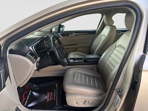 Used 2017 Ford Fusion Energi SE FWD image 12