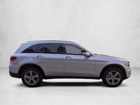 Used 2022 Mercedes-Benz GLC 300 image 4