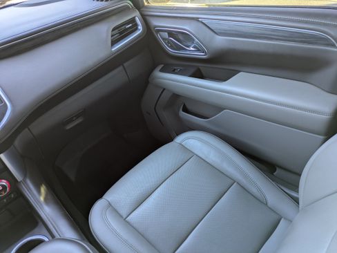 Used 2021 GMC Yukon SLT w/ SLT Luxury Plus Package image 16