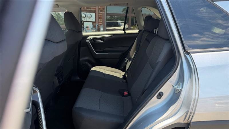 Used 2020 Toyota RAV4 XLE w/ Convenience Package FWD image 20