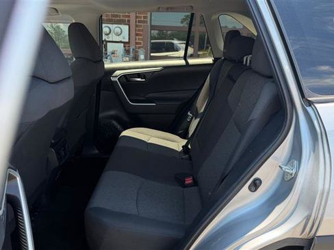 Used 2020 Toyota RAV4 XLE w/ Convenience Package FWD image 20