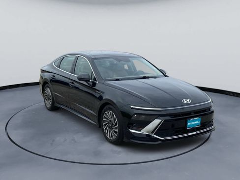 Used 2025 Hyundai Sonata Limited FWD image 5