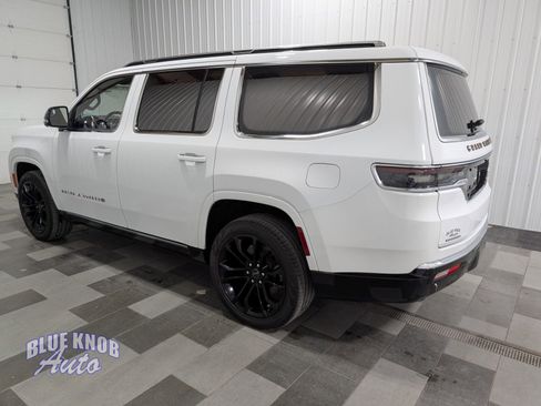 Used 2023 Jeep Grand Wagoneer Series III image 2