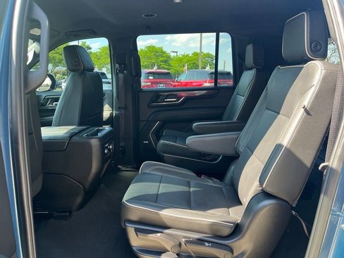 Used 2025 GMC Yukon XL Elevation AWD/4WD image 13