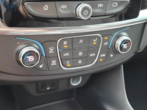 Used 2021 Chevrolet Traverse LT image 33