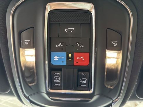 Used 2024 Jeep Grand Cherokee Altitude AWD/4WD image 49