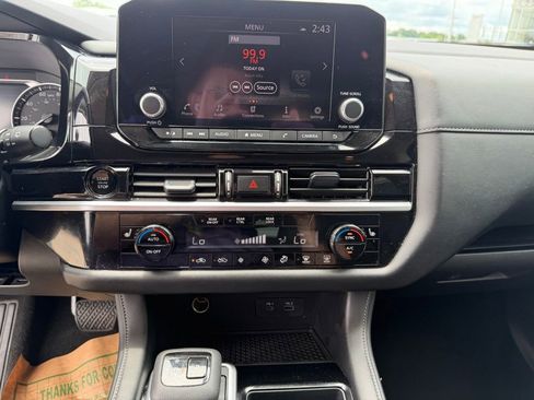 Used 2025 Nissan Pathfinder SV FWD image 16