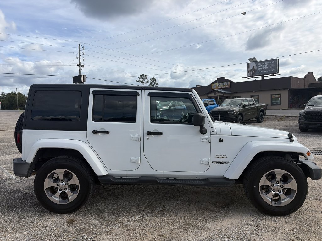Used 2017 Jeep Wrangler Unlimited Sahara w/ Connectivity Group AWD/4WD image 7